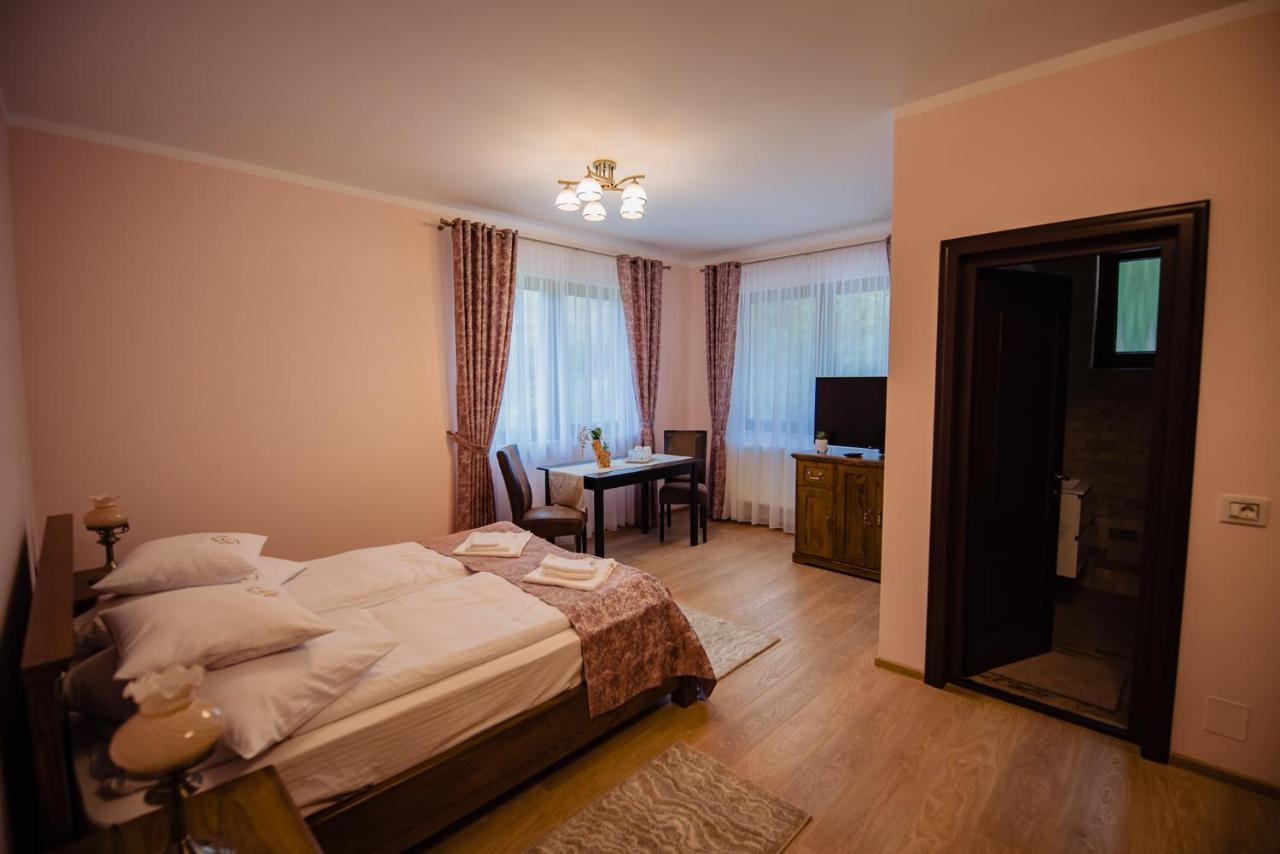 Casa Maiereana Hotel Dombhát Kültér fotó