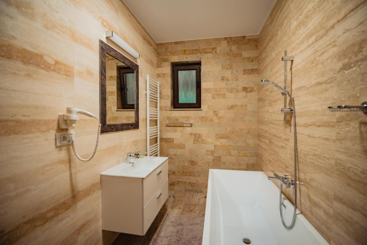 Casa Maiereana Hotel Dombhát Kültér fotó