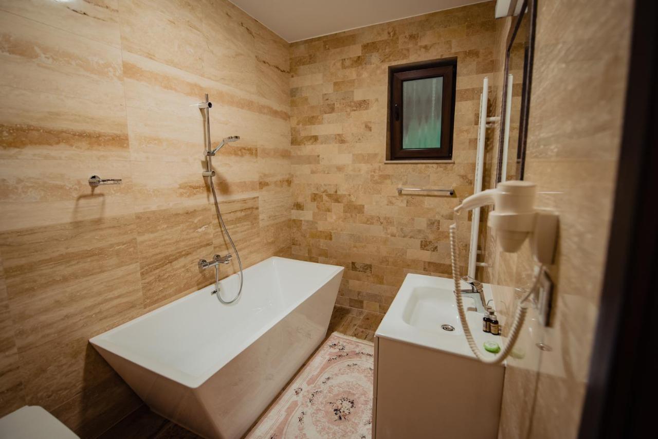 Casa Maiereana Hotel Dombhát Kültér fotó
